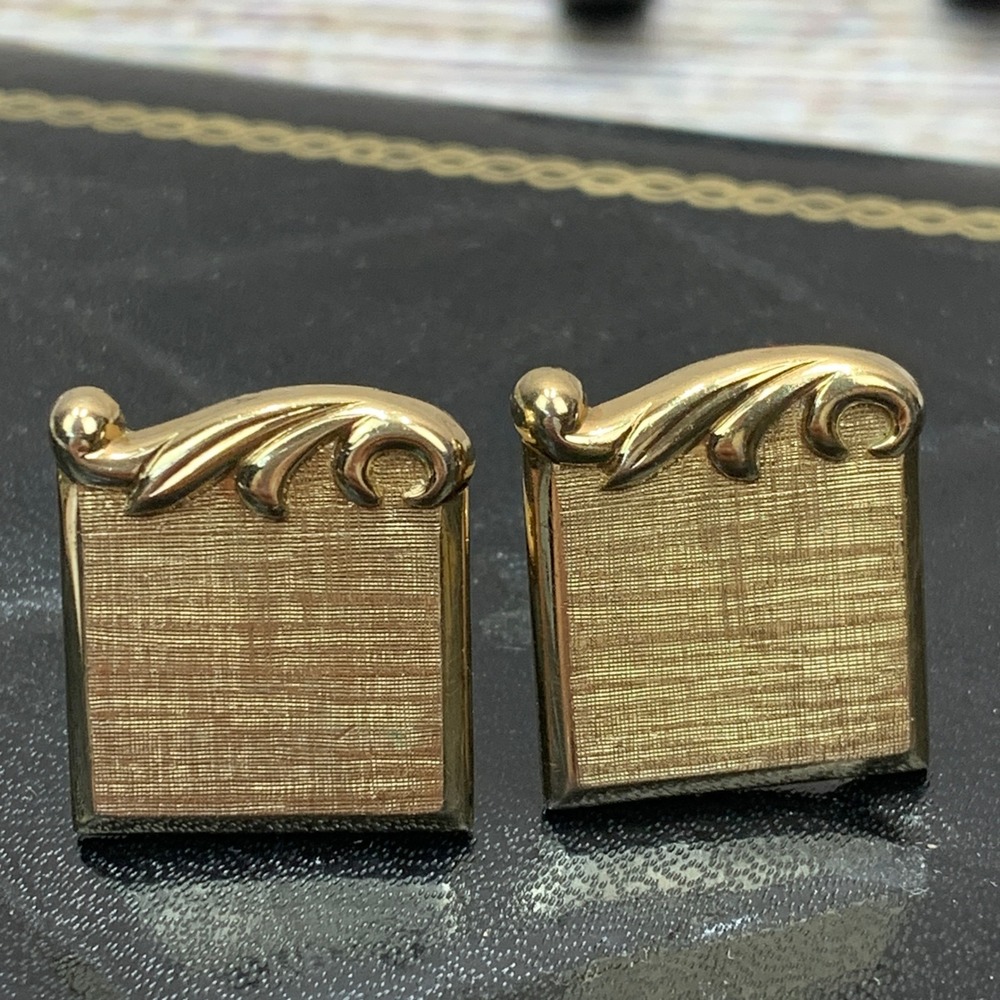 Vintage Swank Cufflinks Gold Tone Textured Square with Ornate Scroll Design‎